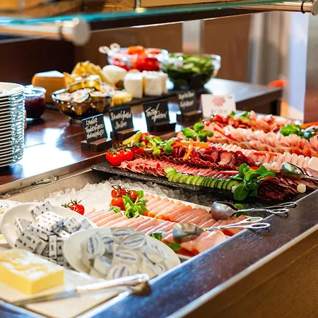 Отель Seepark Тун